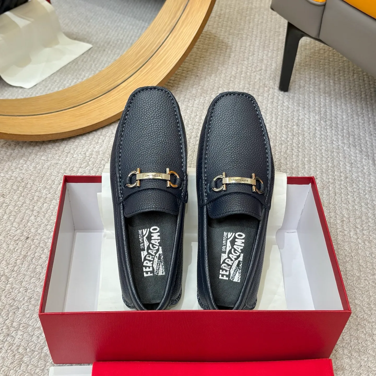 Men's men's shoes 💰420 (Yangli) Ferragamo 〰Ferragamo 2⃣️0⃣️2⃣️5️⃣ New series 👊🏻 Upper 🇮🇹 Italian imported calfskin, original outsole molding. Water-dyed sheepskin lining. The identity of every successful man is set off, and the upper and lower shoes are elegant and stable🚶🏻🚶🏻The high-end custom counter original replica is an eternal classic🔍️Number of codes: 38-46 with counter packaging
